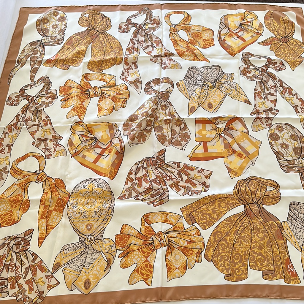 Nina Ricci  Scarf Printed 100 Silk Scarf
